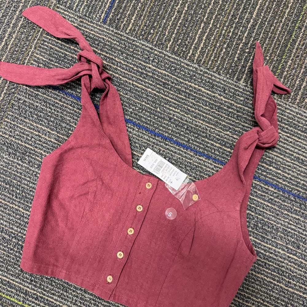 Kendall & Kylie Burgundy Smocked Button Front Tie Strap Crop Top Size S NWT